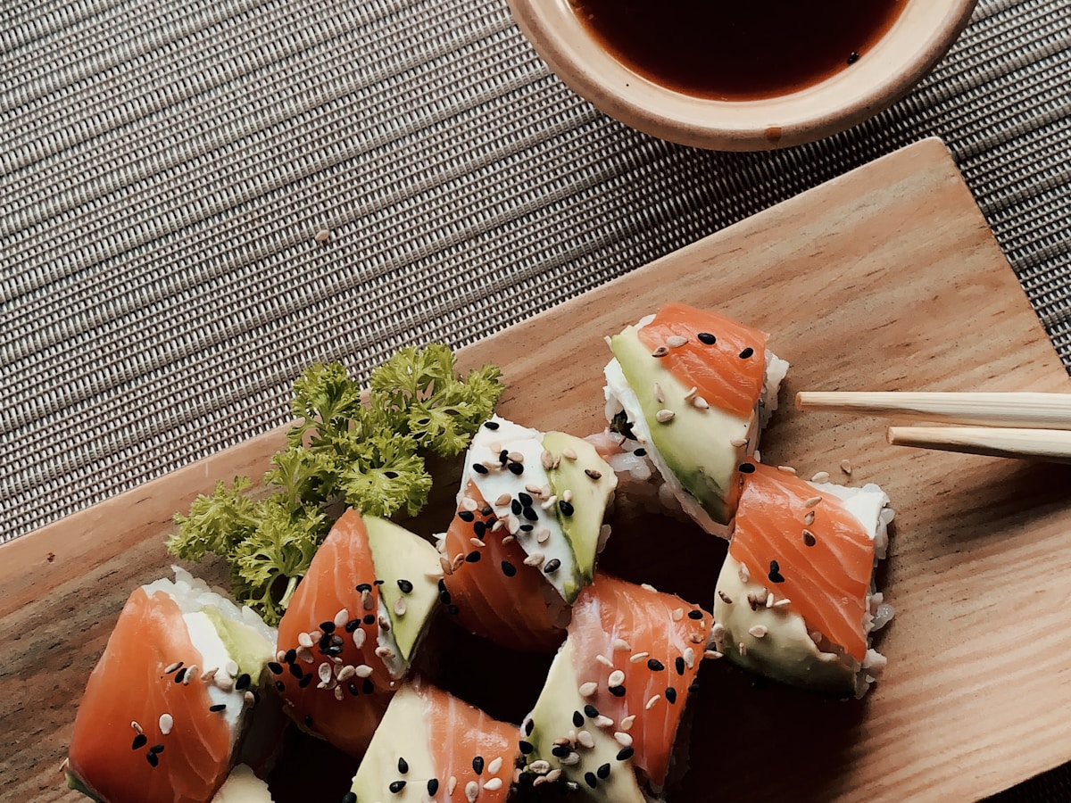 Nigiri łosoś i uni