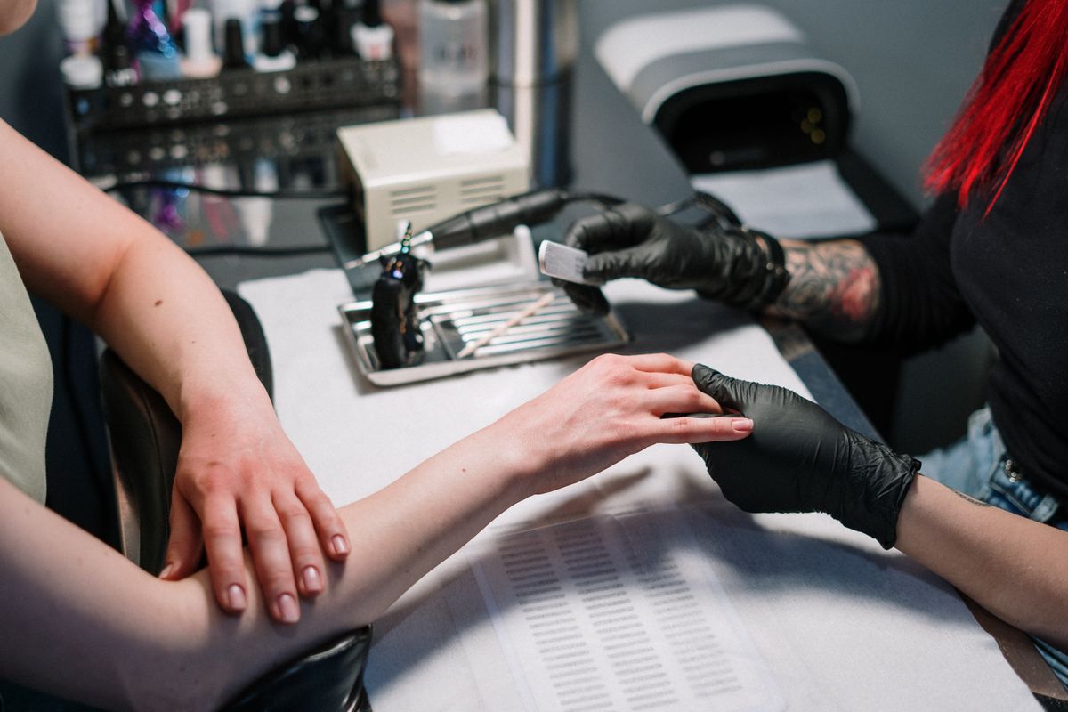 Detal luksusowego wnętrza studia NOIR Nails